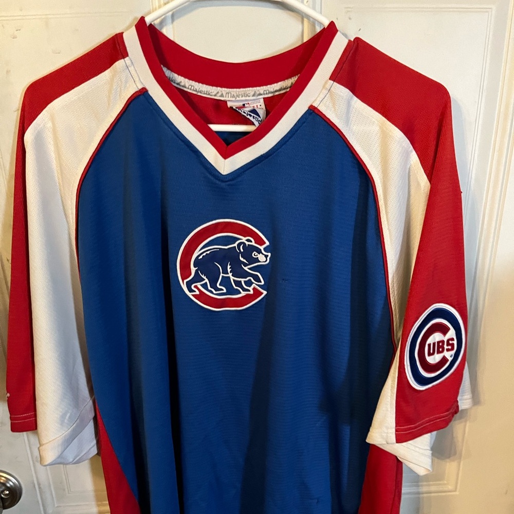 Men’s Chicago Cubs short sleeve jersey. Size 2XL.